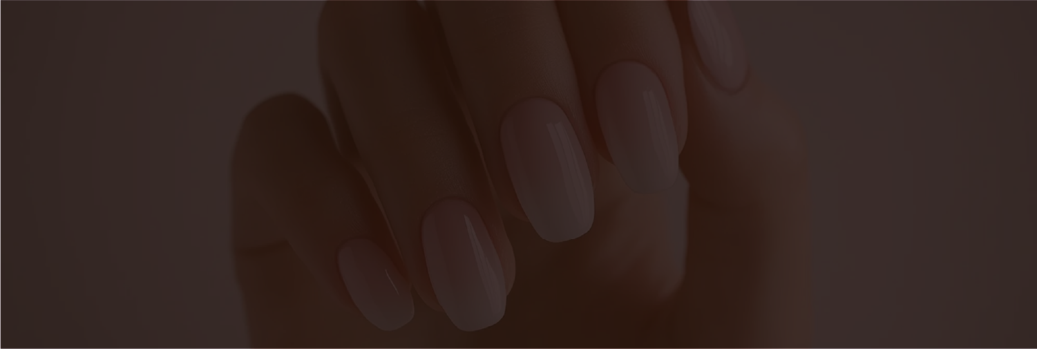 French manucure rose et blanche réalisée avec gel UV, pose professionnelle longue tenue