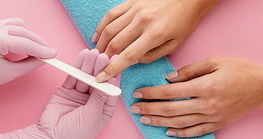 Comment retirer le vernis semi-permanent sans Ponceuse ? FRAMENAILS
